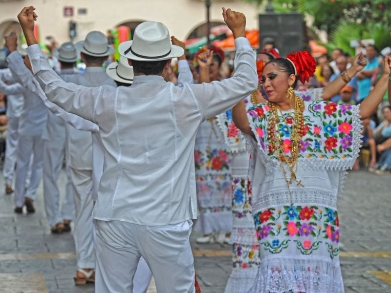 Vaquería dancers performing the jarana