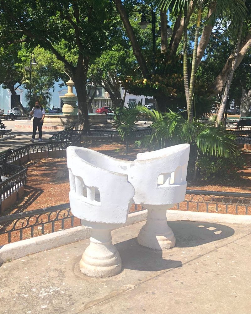 kissing chairs in merida yucatan (tu y yo chairs yucatan)