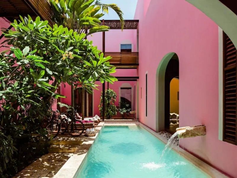 pool area and pink walls of Rosas & Xocolate