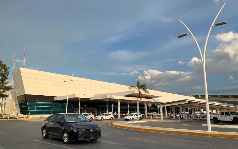 merida airport