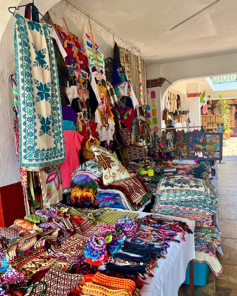 colorful Mayan textiles | what to buy in Merida